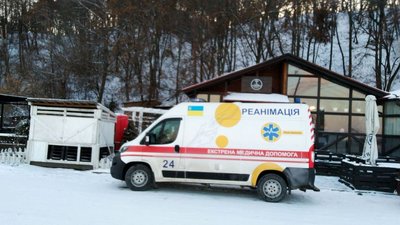 У Черкасах двоє підлітків на Дніпрі провалилися під кригу У Черкасах двоє підлітків на Дніпрі провалилися під кригу