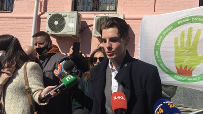 Ратушний поставив вимогу про відвід судді у своїй справі