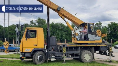 За словами кранівника, його робота потребує точності та плавності рухів За словами кранівника, його робота потребує точності та плавності рухів