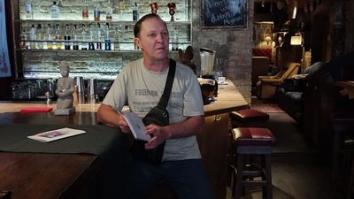 Твори, написані в окупації. Херсонські поети зустрілися у кав'ярні в Києві Твори, написані в окупації. Херсонські поети зустрілися у кав'ярні в Києві