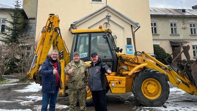 Хорова капела "Дударик " передала 103 бригаді ТрО екскаватор