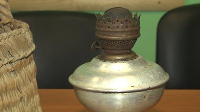Музей має потребу у гасових лампах. Музей має потребу у гасових лампах.