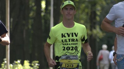 Чернігівець з діагнозом ДЦП подолав 100 кілометрів бігу та встановив рекорд України