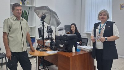 Житель Хмельниччини Юрій отримав перший у житті паспорт громадянина України у 50 років
