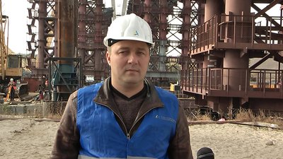 На нижній частині вантового мосту у Запоріжжі змонтували першу На нижній частині вантового мосту у Запоріжжі змонтували першу