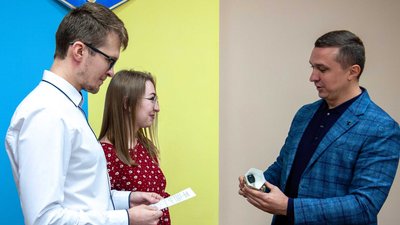 Дві сімейні пари лікарів отримали в Ніжині службове житло