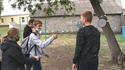 Поєднують гру з навчанням: для черкаських школярів провели квест "Котигорошко" Поєднують гру з навчанням: для черкаських школярів провели квест "Котигорошко"