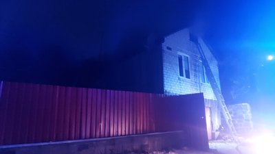 На Житомирщині на пожежі в приватному будинку загинув господар, його товариша врятували