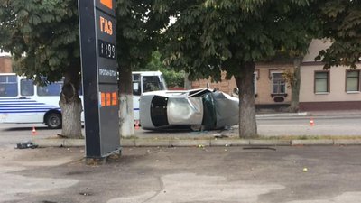 У Кропивницькому на вулиці Короленка перекинувся автомобіль