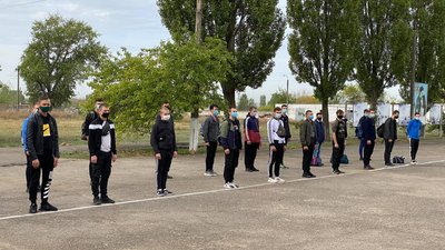 З Миколаївського обласного збірного пункту 38 призовників поїхали до військових частин