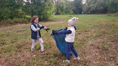 Туби, пляшки, обгортки: в Ужгороді відбулася толока