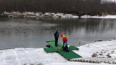 В Івано-Франківську до Водохреща водолази обстежили дно двох Бистриць В Івано-Франківську до Водохреща водолази обстежили дно двох Бистриць