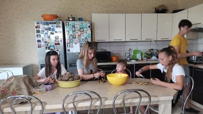 "Їхали взагалі в нікуди": історія багатодітної родини із Слов’янська, які мешкають біля Полтави "Їхали взагалі в нікуди": історія багатодітної родини із Слов’янська, які мешкають біля Полтави