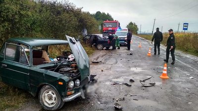 На Тернопільщині зіткнулися дві автівки, двоє людей травмувалися На Тернопільщині зіткнулися дві автівки, двоє людей травмувалися