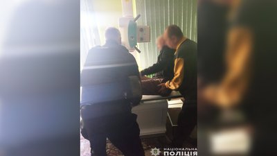 Міна поцілила в погріб: на Чернігівщині травмувався чоловік під час російського обстрілу Міна поцілила в погріб: на Чернігівщині травмувався чоловік під час російського обстрілу