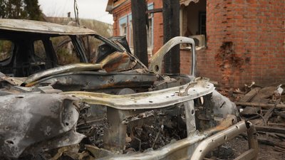 "Думала, згорю отут заживо". Як жителі Самотоївки на Сумщині оговтуються після пережитого авіаударів