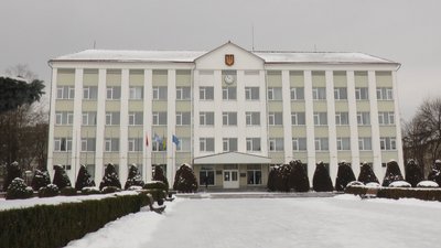 Майже 500 посад скоротять в райдержадміністраціях Прикарпаття
