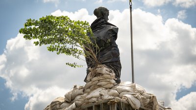 демонтаж захисних конструкцій, памʼятник Лесі Українці