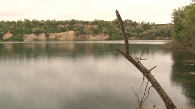 Черкащани викидають сміття у кар’єр Черкащани викидають сміття у кар’єр