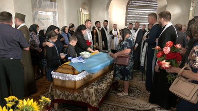 На Волині попрощалися з полеглим добровольцем і багатодітним батьком Романом Печерським На Волині попрощалися з полеглим добровольцем і багатодітним батьком Романом Печерським