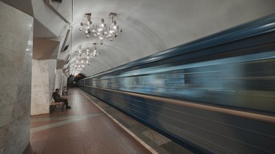 поїзд в метро