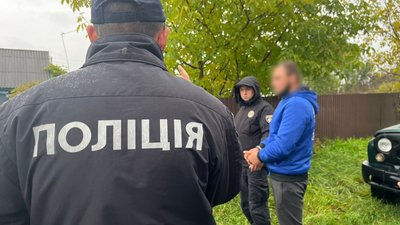 Добу діставали тіло з колодязя: на Вінниччині взяли під варту підозрюваного у вбивстві неповнолітньої Добу діставали тіло з колодязя: на Вінниччині взяли під варту підозрюваного у вбивстві неповнолітньої