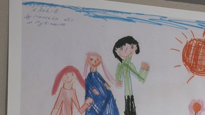 У Черкасах діти переселенців малювали У Черкасах діти переселенців малювали