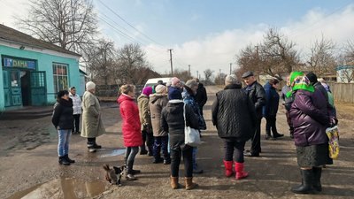 «Взагалі немає, чим добратись»: до села на Полтавщині півроку не їздить громадський транспорт