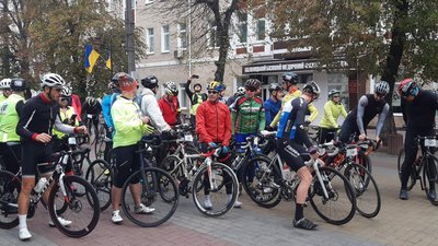 Стартували учасники біля кінотеатру імені Тараса Шевченка. Стартували учасники біля кінотеатру імені Тараса Шевченка.