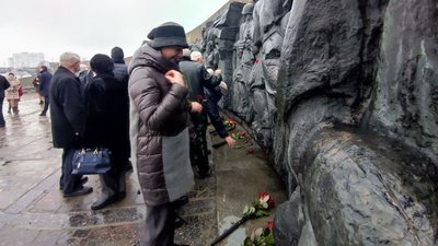 Покладання квітів з нагоди відзначення 78-ї річниці визволення Черкас від нацистських окупантів Покладання квітів з нагоди відзначення 78-ї річниці визволення Черкас від нацистських окупантів