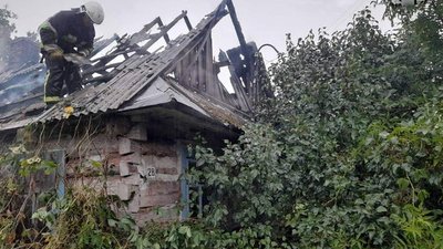 На Волині блискавка підпалила чотири будівлі На Волині блискавка підпалила чотири будівлі