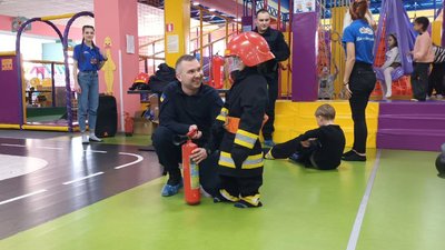 У Тернополі в дитячому розважальному центрі провели урок безпеки У Тернополі в дитячому розважальному центрі провели урок безпеки