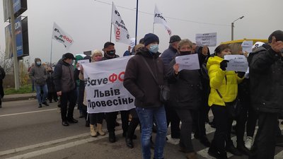 На Львівщині підприємці перекрили міжнароду трасу. Вимагають спростити систему оподаткування На Львівщині підприємці перекрили міжнароду трасу. Вимагають спростити систему оподаткування