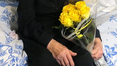 100-літній ювілей відзначила мешканка Мотрона Гуменна з Паліївки на Сумщині 100-літній ювілей відзначила мешканка Мотрона Гуменна з Паліївки на Сумщині