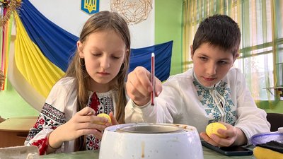 У Тернополі безкоштовно навчають писанкарству