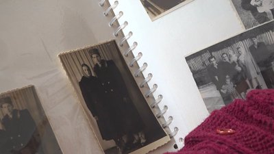 На фото - Ванда Горчинська з чоловіком. Цю світлину у 2019 році жінка під час інтерв'ю показала журналістам Суспільного На фото - Ванда Горчинська з чоловіком. Цю світлину у 2019 році жінка під час інтерв'ю показала журналістам Суспільного