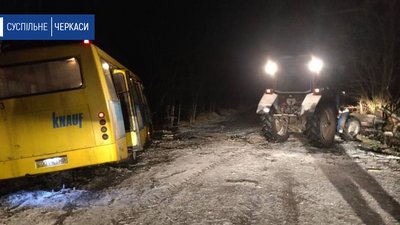 Чотири повалених дерева за добу заважали руху на автошляхах Черкащини
