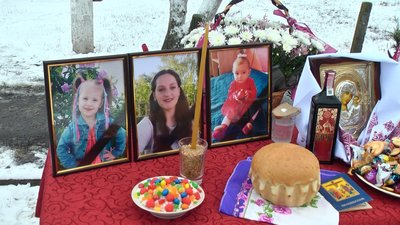 Загинули від рук батька: на Вінниччині попрощалися з двома малолітніми сестрами та їх матір'ю Загинули від рук батька: на Вінниччині попрощалися з двома малолітніми сестрами та їх матір'ю