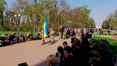 Прощання з військовими ЗСУ Дмитром Олійником у Чернігові