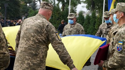 У Дніпрі попрощалися з 38-річним бійцем ООС, загиблим під час гасіння лісової пожежі на Луганщині У Дніпрі попрощалися з 38-річним бійцем ООС, загиблим під час гасіння лісової пожежі на Луганщині