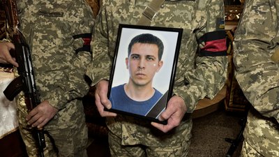 У Полтаві попрощалися із чотирма захисниками України У Полтаві попрощалися із чотирма захисниками України