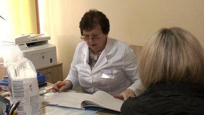 "Я, мабуть, одна з найстарших": лучанка понад 55 років працює медсестрою "Я, мабуть, одна з найстарших": лучанка понад 55 років працює медсестрою