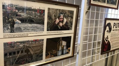 В Олександрії на Кіровоградщині відкрили фотовиставку "Злочини путіна" В Олександрії на Кіровоградщині відкрили фотовиставку "Злочини путіна"