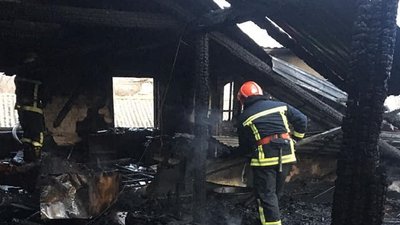 На Тернопільщині пожежники врятували від вогню приватний будинок площею 200 квадратних метрів На Тернопільщині пожежники врятували від вогню приватний будинок площею 200 квадратних метрів
