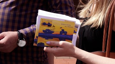 "Доброго вечора, ми з України": у Чернігові погасили нову марку від Укрпошти "Доброго вечора, ми з України": у Чернігові погасили нову марку від Укрпошти