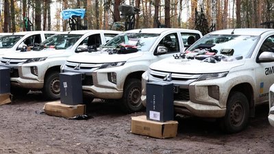 Київщина передала позашляховики для українських військових Київщина передала позашляховики для українських військових