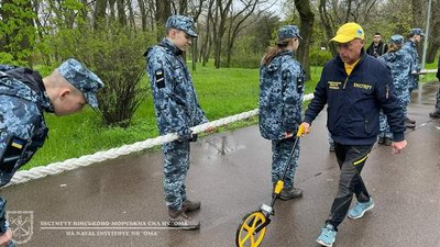 В Одесі встановили рекорд України з перетягування корабельного каната В Одесі встановили рекорд України з перетягування корабельного каната