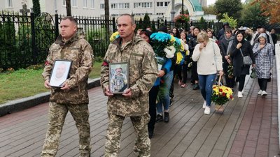 У Луцьку провели в останню путь загиблих бійців Ігоря Бохонюка і Романа Волошкіна