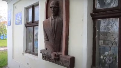 У Великому Глибочку на Тернопільщині зберігають вишиту сорочку провідника ОУН Ярослава Стецька У Великому Глибочку на Тернопільщині зберігають вишиту сорочку провідника ОУН Ярослава Стецька