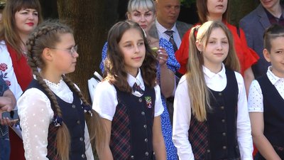 Для 168 четвертокласників 11 червня пролунав останній дзвоник у Хмельницькій спеціалізованій школі І ступеня №30 Для 168 четвертокласників 11 червня пролунав останній дзвоник у Хмельницькій спеціалізованій школі І ступеня №30